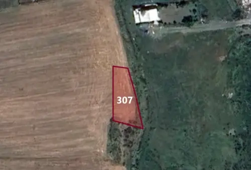 Land for sale in Arnavutköy, specifically in Tayakadın | L307